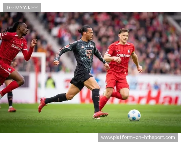 拜仁边路传中精准找到最高点完成头球 拜仁边路传中精准找到最高点完成头球