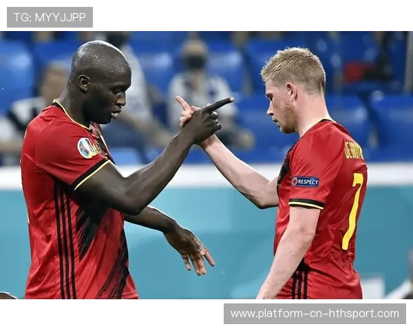 卢卡库轻微变向后抽射,比利时力量型终结亮眼